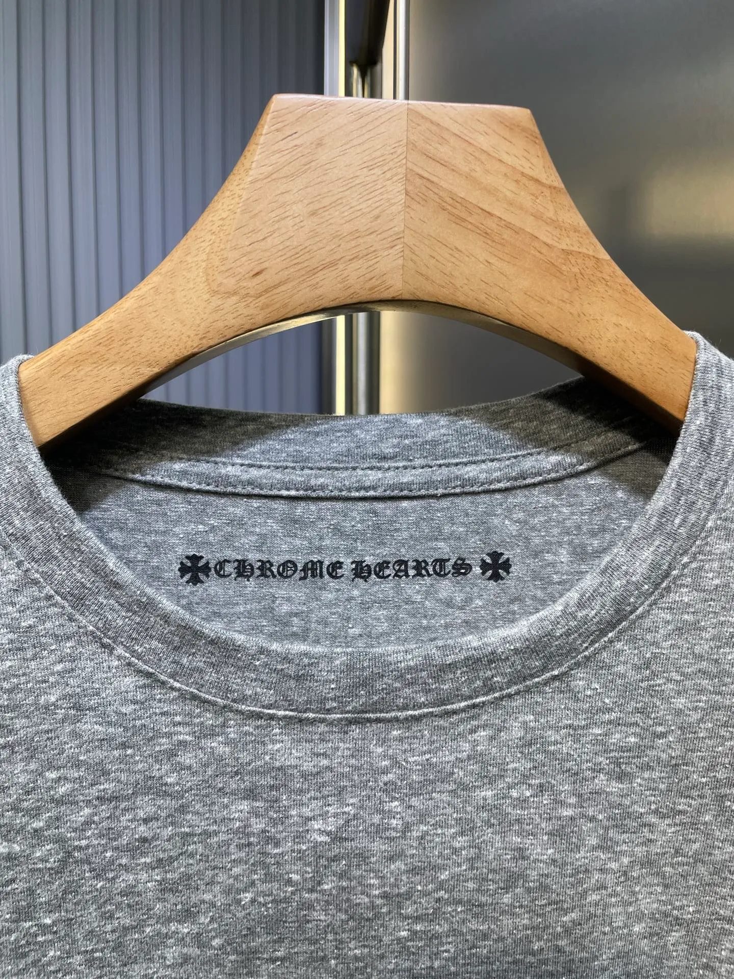 🅿️310 CH Croix Heart🌟【Top Replica】Floral Gray Sword Short Sleeves Dyeing floral gray 26 weave 200 grams according to YB order. The price of floral gray fabrics is extremely high. There is no stock in the market. Printing uses a variety of printing techniques. Customized accessories. Size S M L